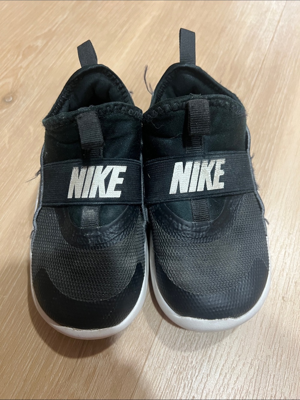 Toddler Nike shoes size 9c